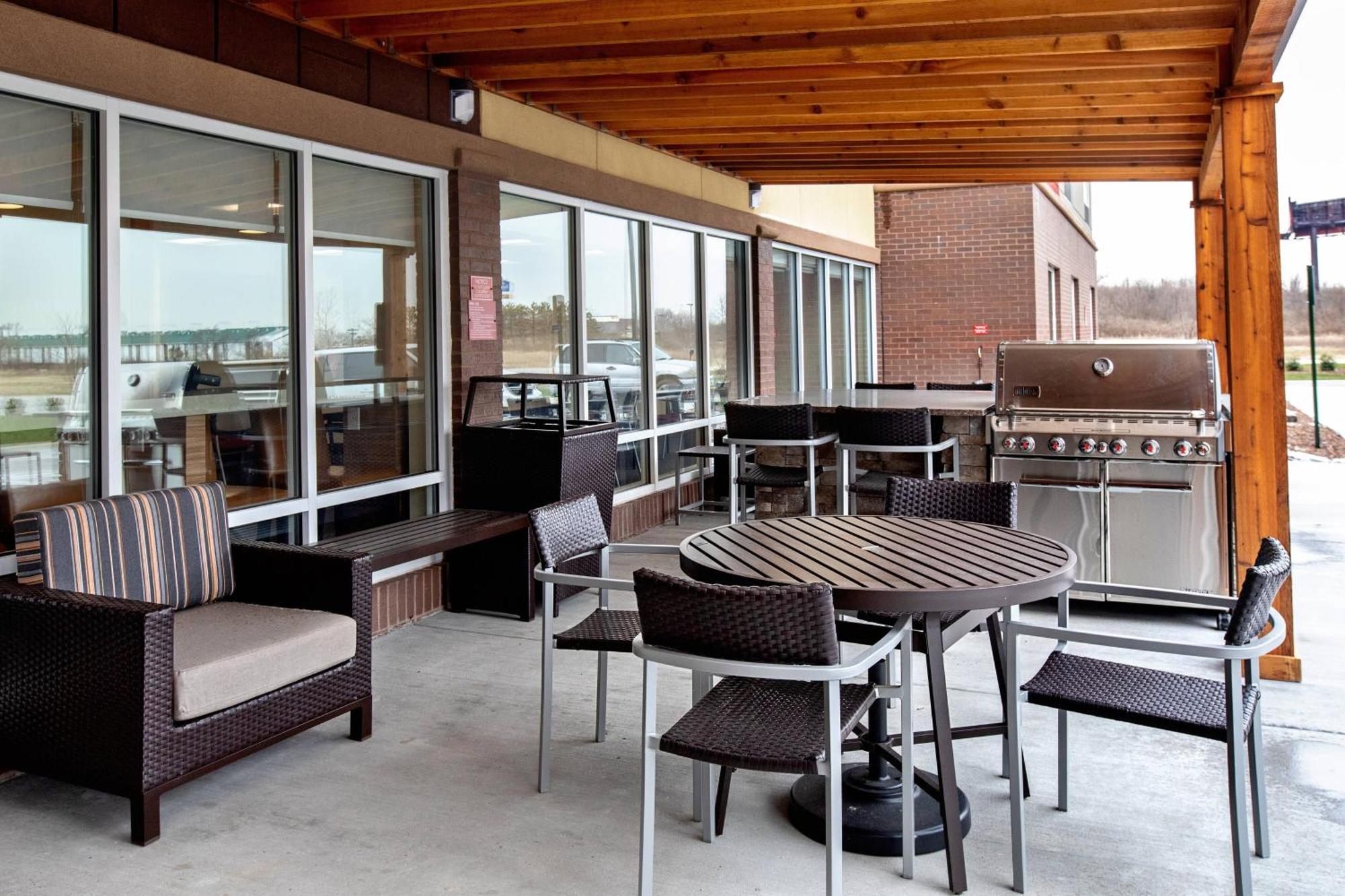 Towneplace Suites By Marriott Louisville Airport Екстериор снимка