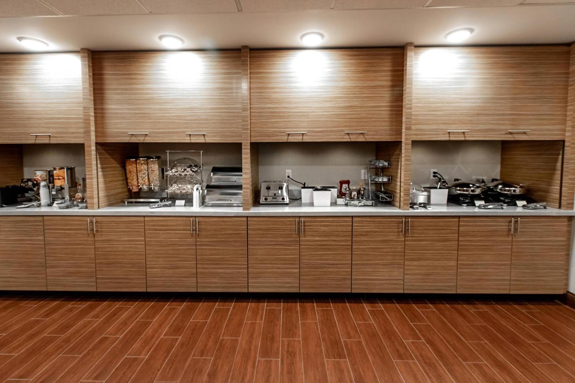 Towneplace Suites By Marriott Louisville Airport Екстериор снимка
